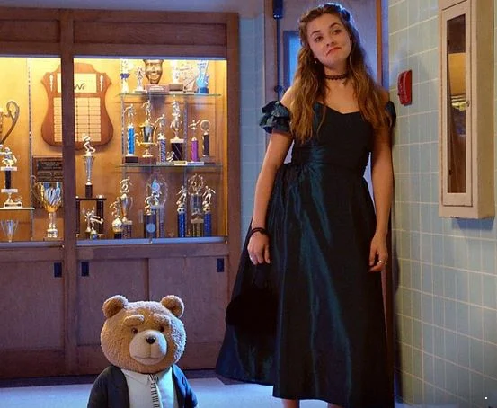 2 сезон 1 серия Третий лишний (Тед) смотреть онлайн